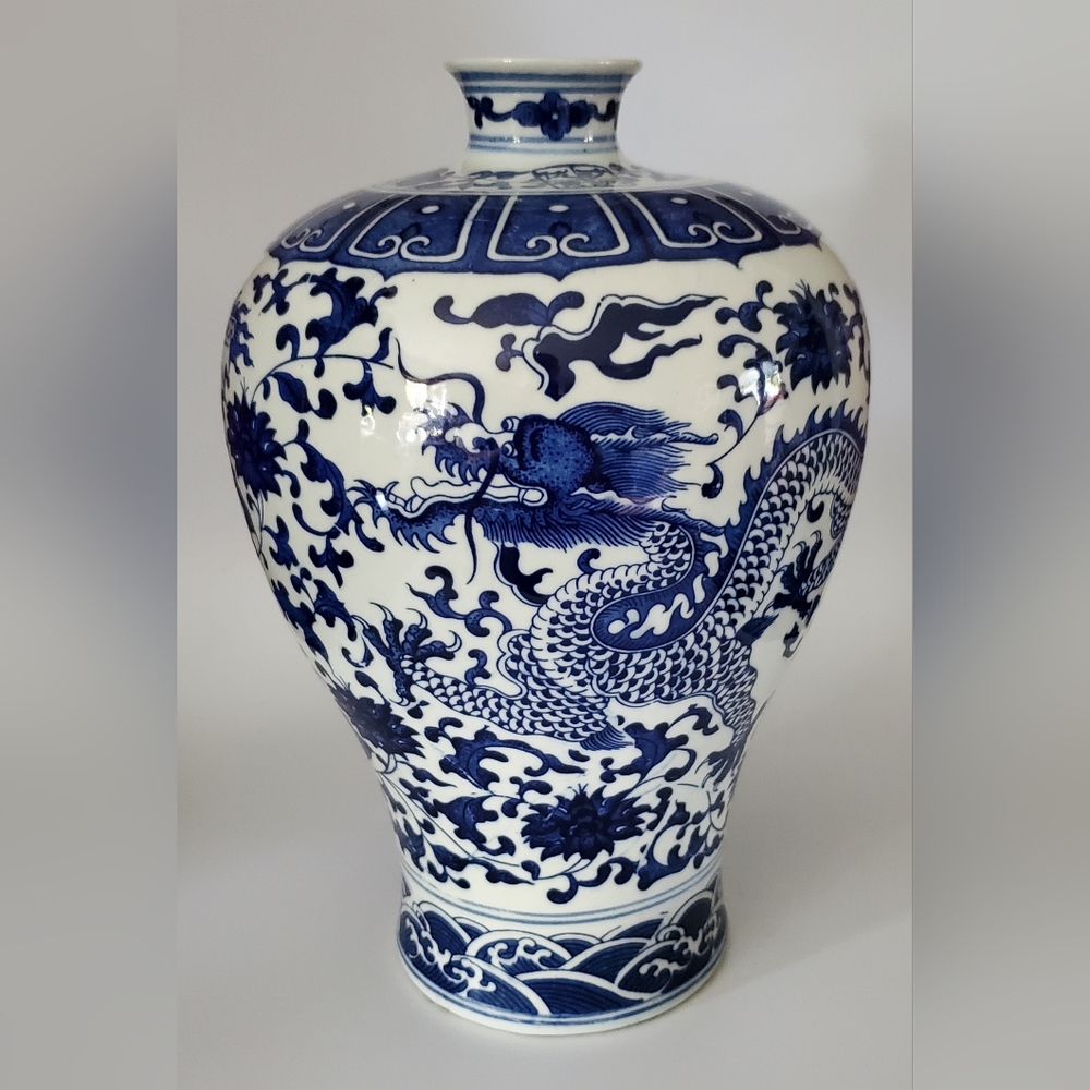 GORGEOUS 11 1/4" Dragons 🐉 Floral & Waves Chinoiserie Vintage Porcelain Vase - Picture 3 of 10